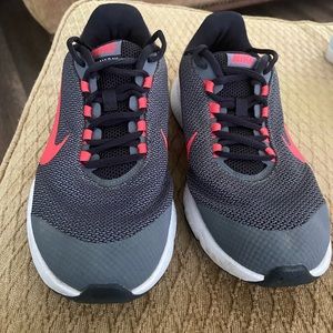 Nike Run all Day sneakers